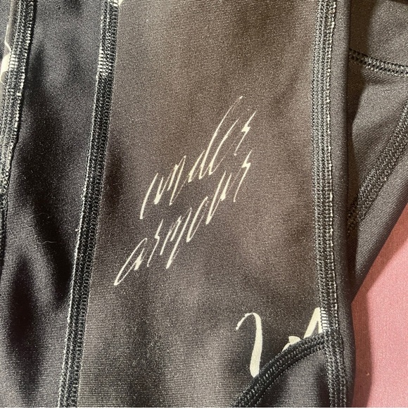 Under Armour Heatgear Compression 23" Cropped Leggings in black - Size Medium - Picture 8 of 9